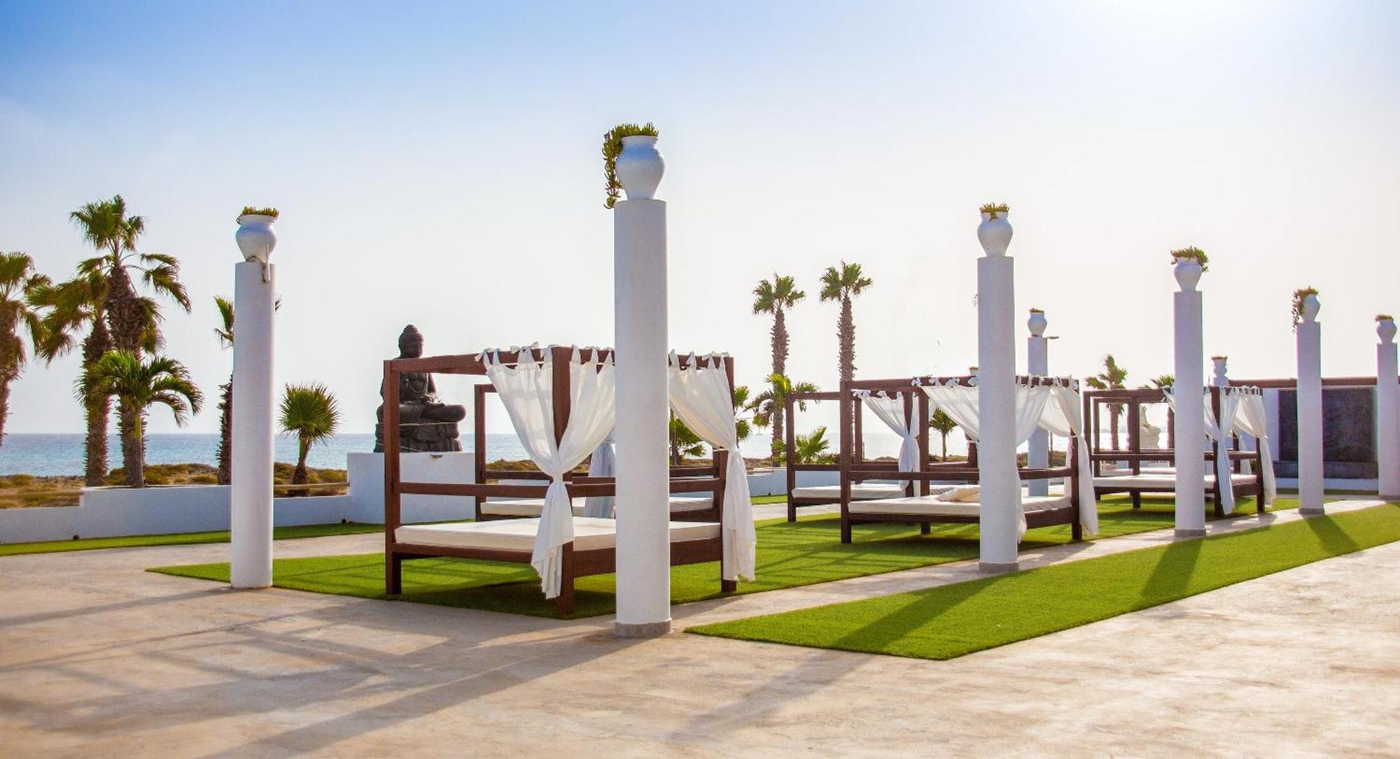 Hotel Livvo Budha Beach Santa Maria Bagian luar foto
